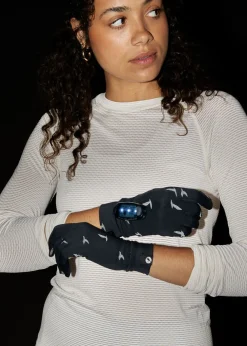 Oiselle Firecracker Reflective Gloves
